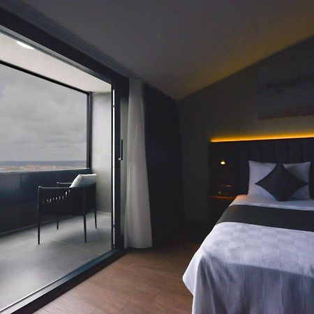 Istport Garden Hotels Arnavutkoy Exterior foto A room at the hotel