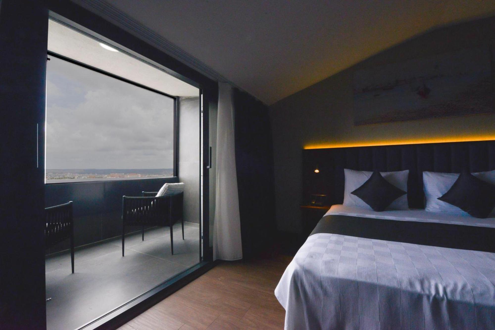 Istport Garden Hotels Arnavutkoy Exterior foto A room at the hotel